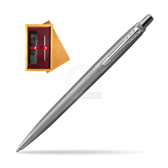 Jotter Premium 70TH ANNIVERSARY STEEL CT Ballpoint Pen in single wooden box Honey Single Maroon