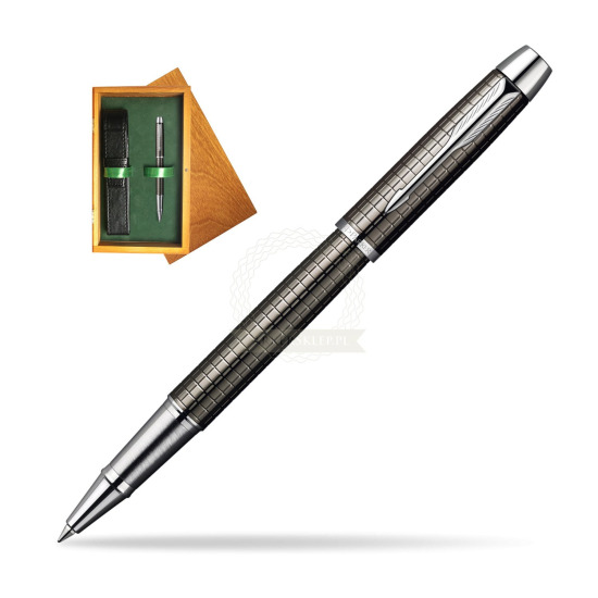 Parker IM Premium Deep Gun Metal Chiselled CT Rollerball Pen in single wooden box Honey Single Green